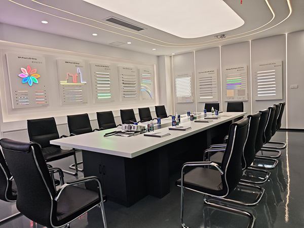 Sala de reuniones del equipo de Hanron Lighting para proyectos de tiras LED